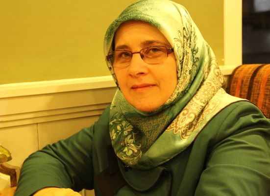 Dindar ya da sosyalist hiçbir erkek kadınların kıyafetine karışamaz