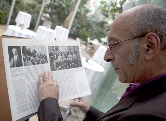 Orada bir halk yaşardı uzakta  