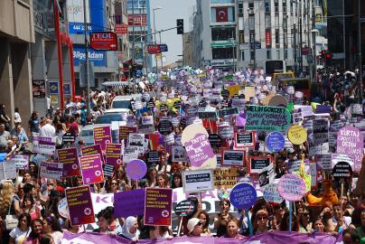 “Kürtaj haktır, Uludere katliamdır''  