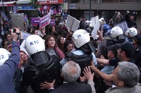 Kürtaj protestosuna polisten müdahale