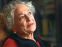 Leyla Erbil’in taşsözcükleri