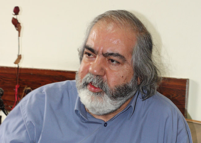 AK Parti devleti değiştirmek yerine ele geçirmeye çalışıyor