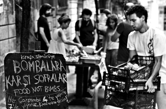 ‘Bombalara Karşı Sofralar’ 25. sofrasını kurdu