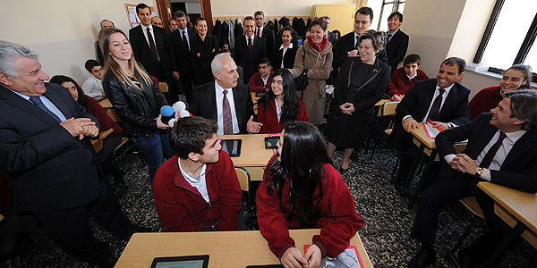 Vali Mutlu'dan Esayan'a tablet ziyareti