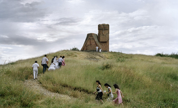 İlk taşı günahsız olan atsın  