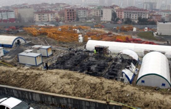 O alışveriş merkezinde indirim kuyruğu