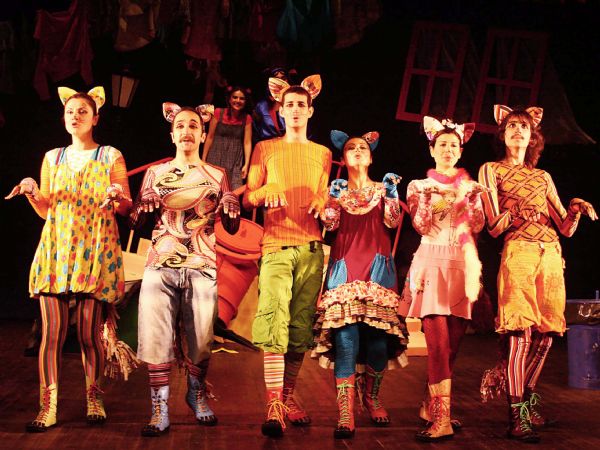 Tiyatroda engeller kalkıyor 