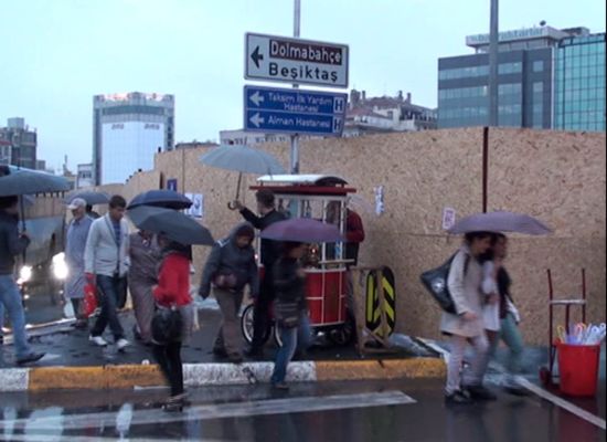 Taksim Meydanı’nda mahsur kaldılar