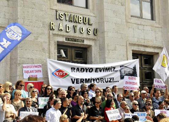 Gezi Parkı'nın yanı başındaki Ermeni mezarlığı