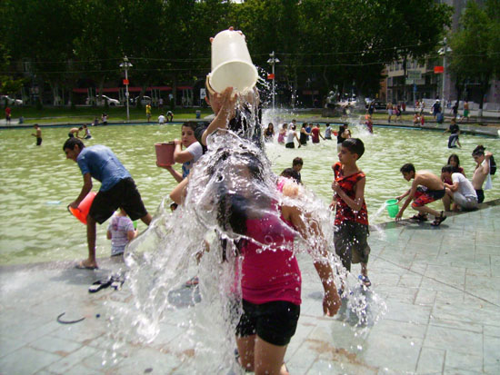 Seneye Vartavar’a kim öle, kim kala