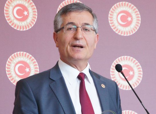 Yeniçeri: ‘Ankara’daki okulda Ermeni Soykırımı anlatılıyor’