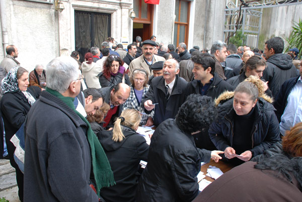 Üç Horan üçüncü kez sandığa  