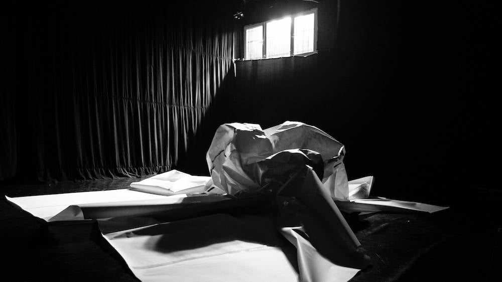 «Սար». Լերան մէջէն, լեռին դէմ եւ կողքին